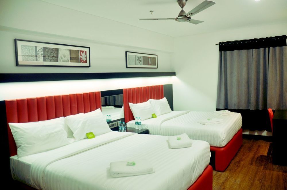 Oak Ray City Hotel Kandy Bagian luar foto