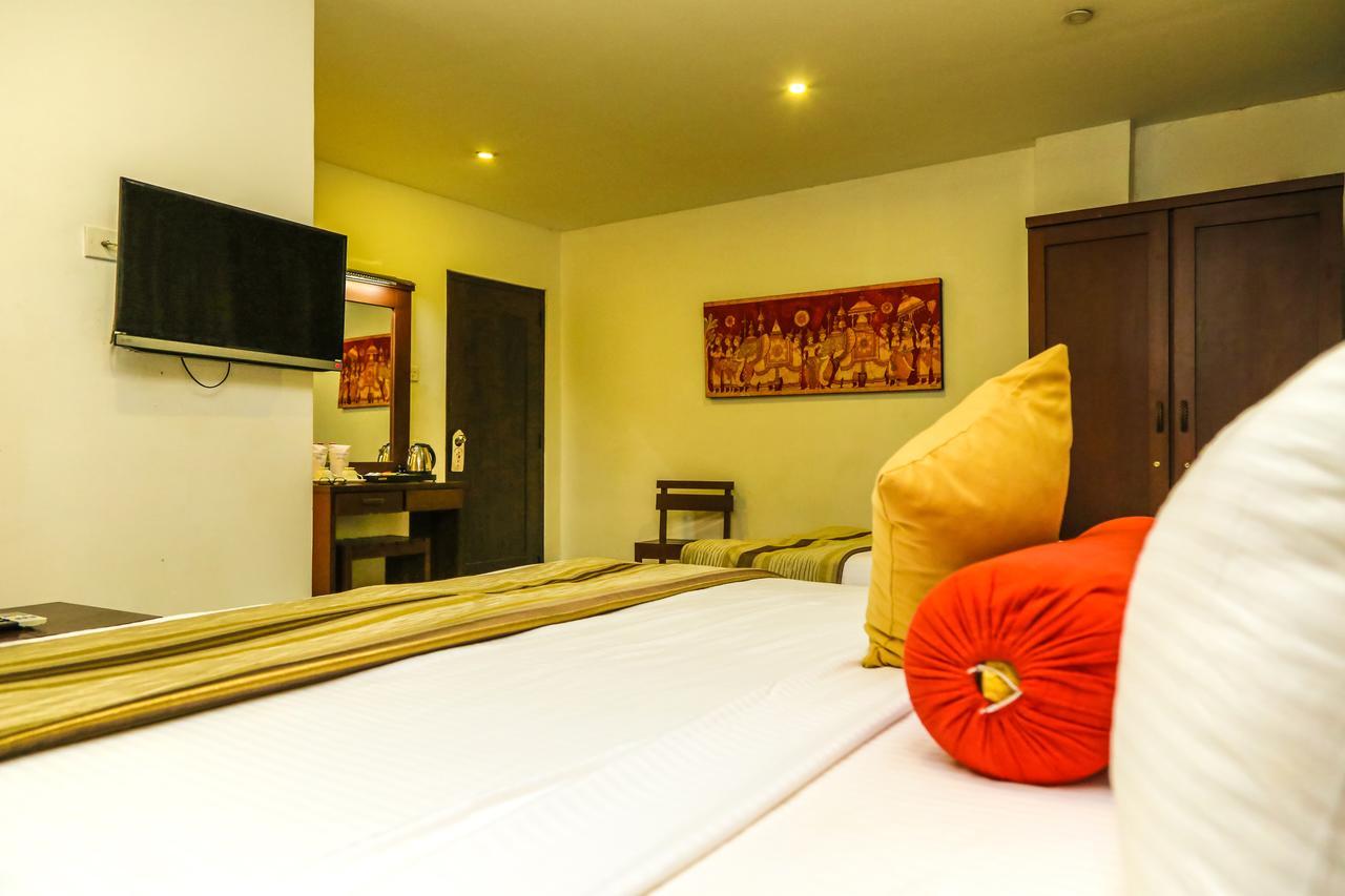 Oak Ray City Hotel Kandy Bagian luar foto